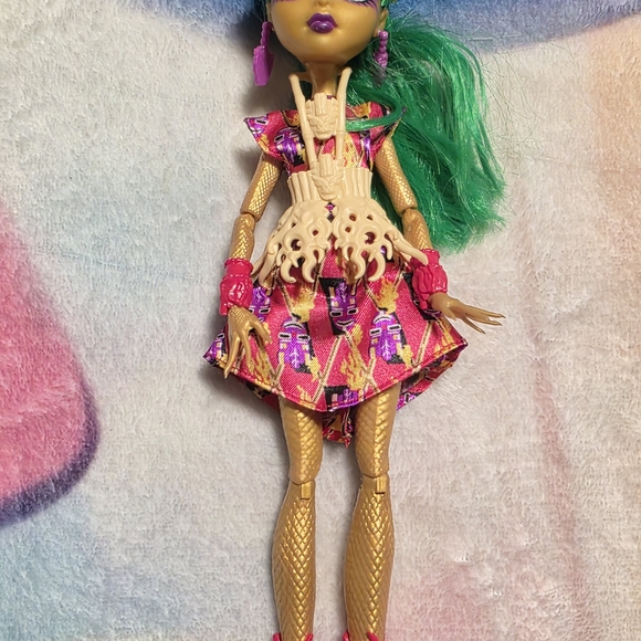 Monster High Jinifire - Picture 1 of 7